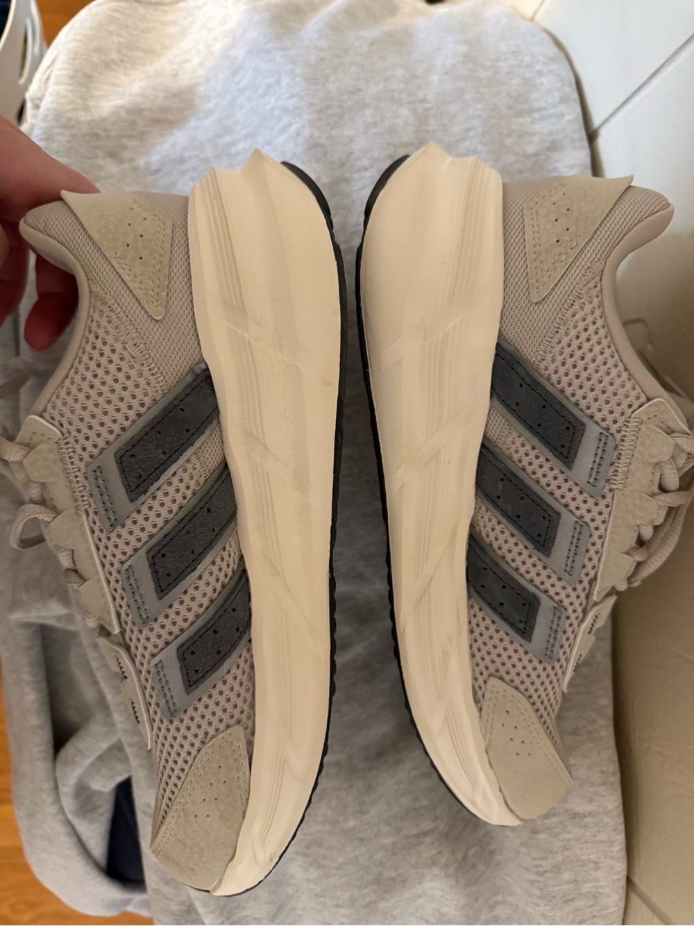 Adidas Women’s size 8 - Picture 4 of 8